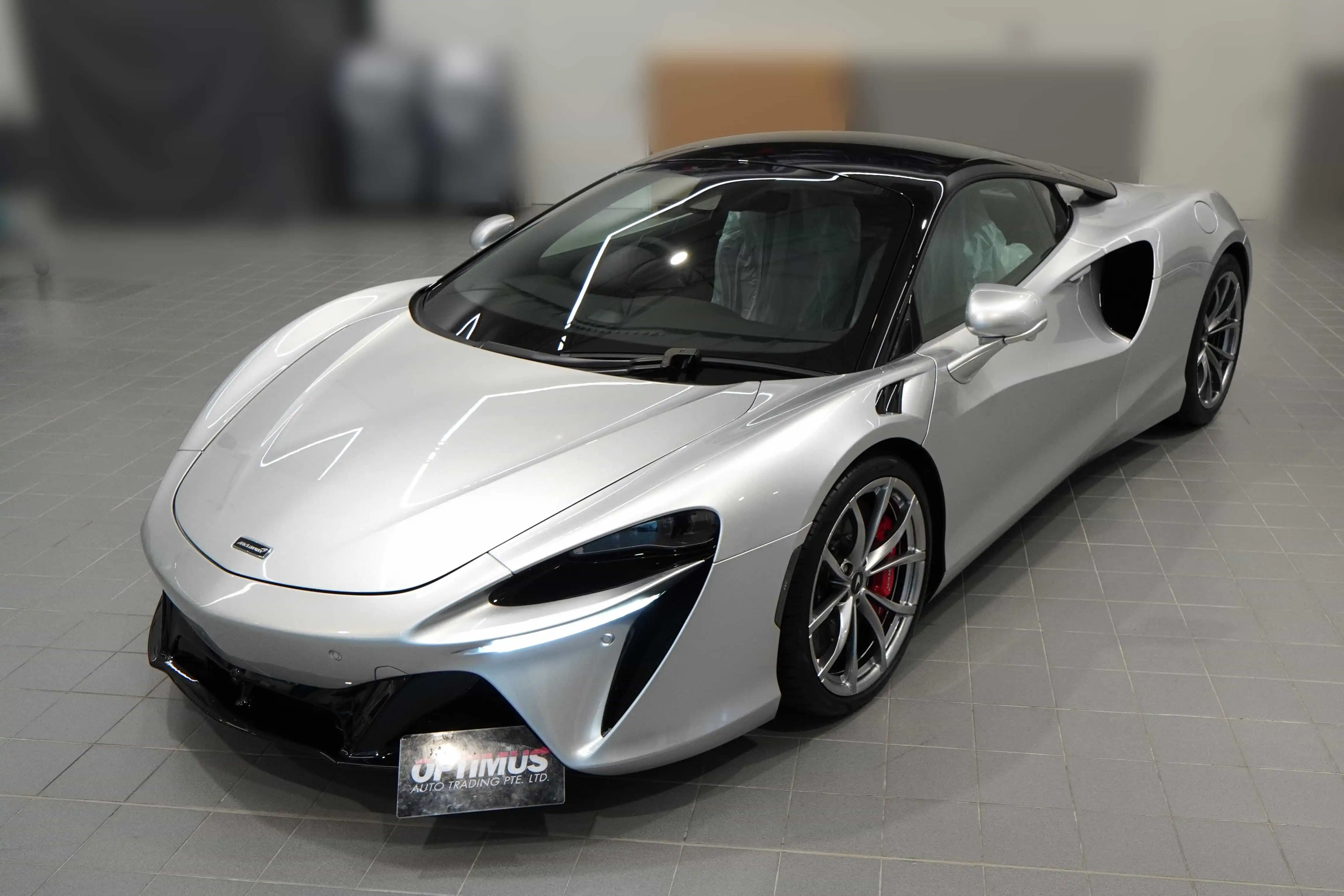 2025 McLaren ARTURA