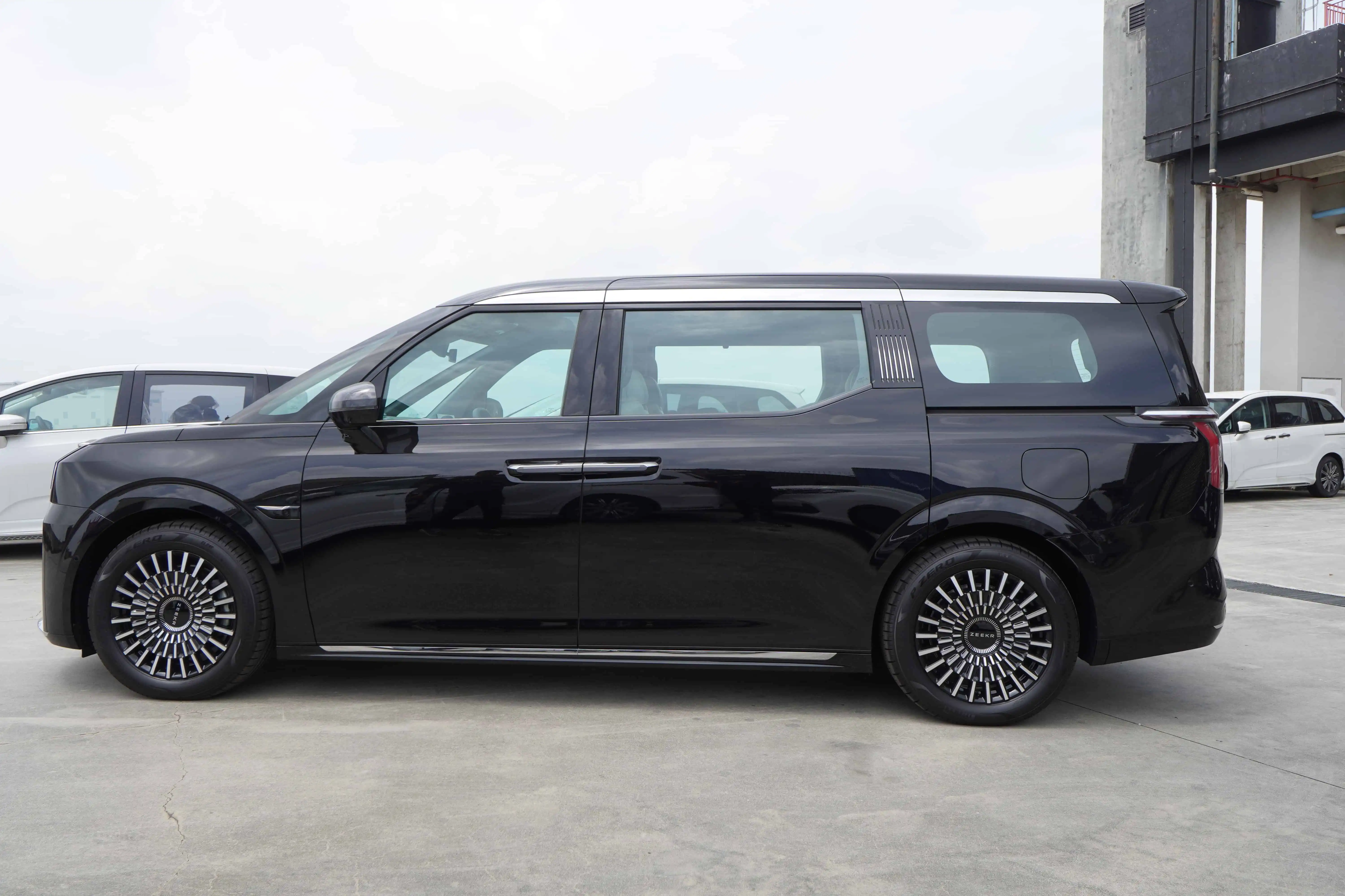 Zambia used car sale 2026 Zeekr 009 1