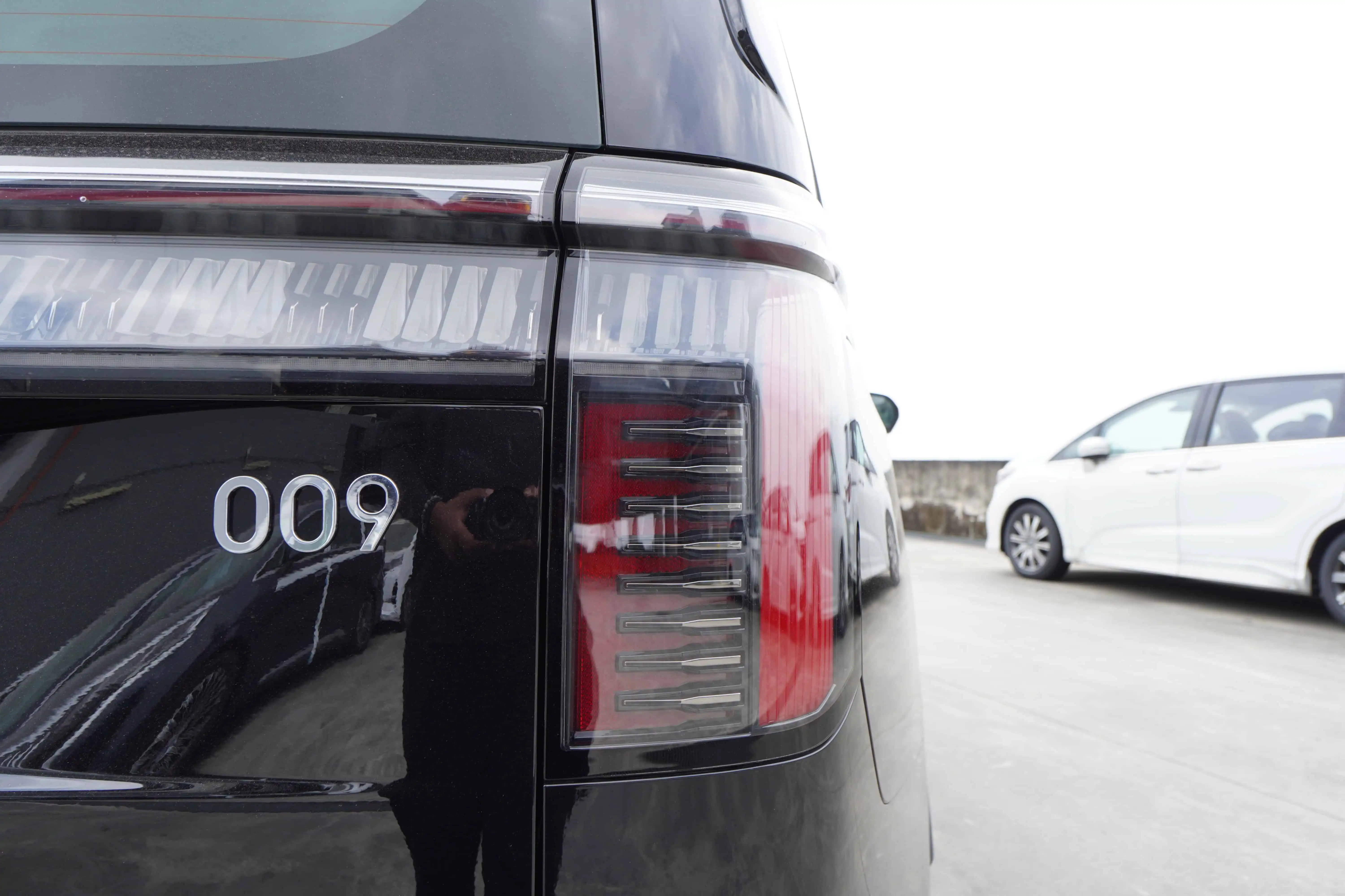 Zambia used car sale 2026 Zeekr 009 15